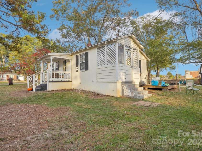 103 Mimosa Street, Cowpens, SC 29330.  MLS# CAR4199223, YatesRealty ID 3811. 