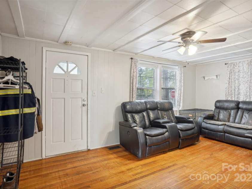 103 Mimosa Street, Cowpens, SC 29330.  MLS# CAR4199223, YatesRealty ID 3811. 