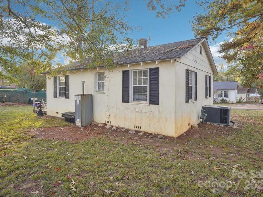 103 Mimosa Street, Cowpens, SC 29330.  MLS# CAR4199223, YatesRealty ID 3811. 