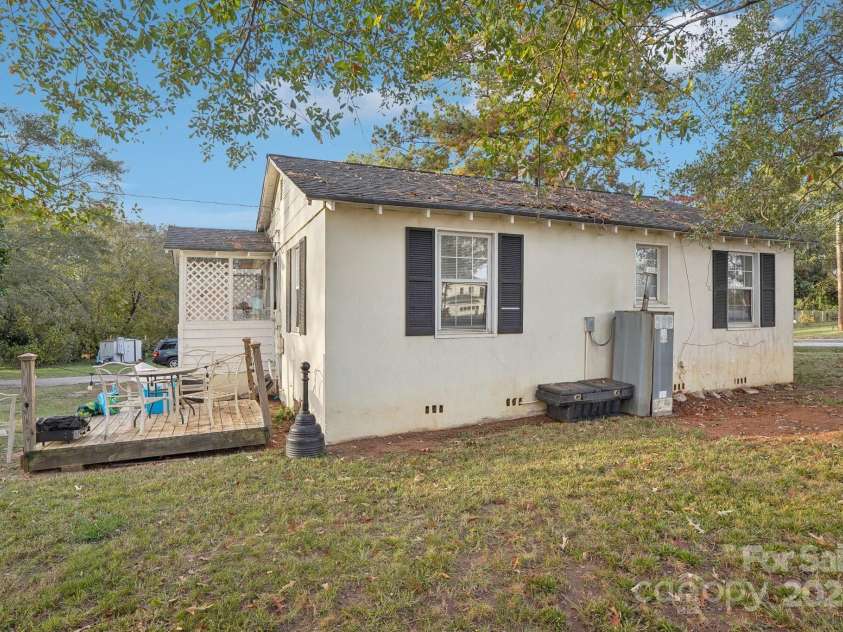 103 Mimosa Street, Cowpens, SC 29330.  MLS# CAR4199223, YatesRealty ID 3811. 