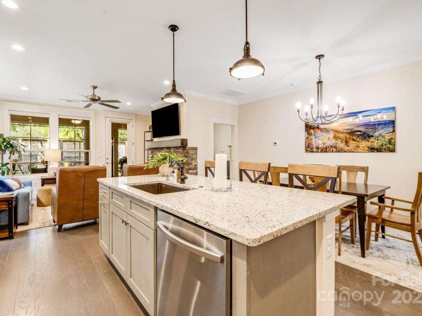 536 Sweet Birch Park Lane, Black Mountain, NC 28711.  MLS# CAR4301662, YatesRealty ID 3811. 