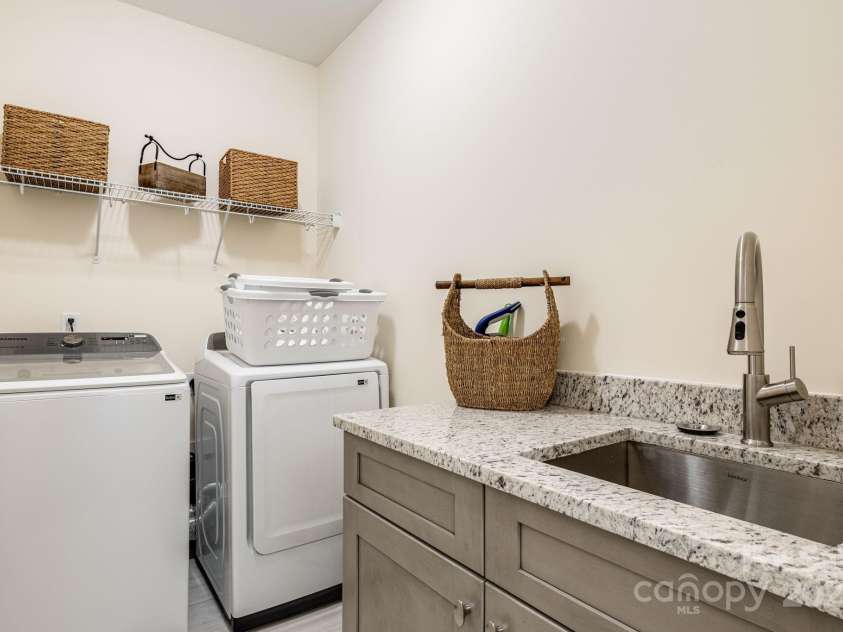 536 Sweet Birch Park Lane, Black Mountain, NC 28711.  MLS# CAR4301662, YatesRealty ID 3811. 