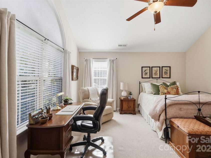 817 Wynnshire Drive, Hickory, NC 28601.  MLS# CAR4315073, YatesRealty ID 3811. 