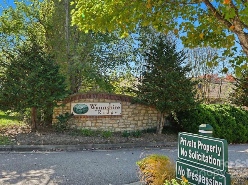 817 Wynnshire Drive, Hickory, NC 28601.  MLS# CAR4315073, YatesRealty ID 3811. 