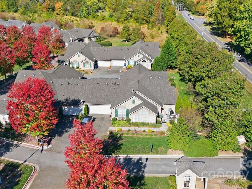 817 Wynnshire Drive, Hickory, NC 28601.  MLS# CAR4315073, YatesRealty ID 3811. 