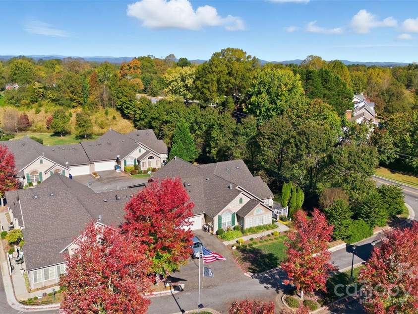 817 Wynnshire Drive, Hickory, NC 28601.  MLS# CAR4315073, YatesRealty ID 3811. 