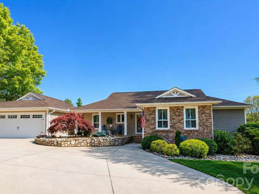 3768 Glenn Oaks Drive, Maiden, NC 28650.  MLS# CAR4403490, YatesRealty ID 38110. 