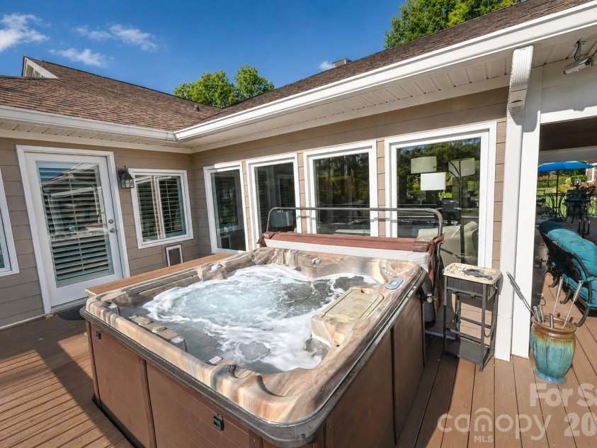3768 Glenn Oaks Drive, Maiden, NC 28650.  MLS# CAR4403490, YatesRealty ID 38110. 