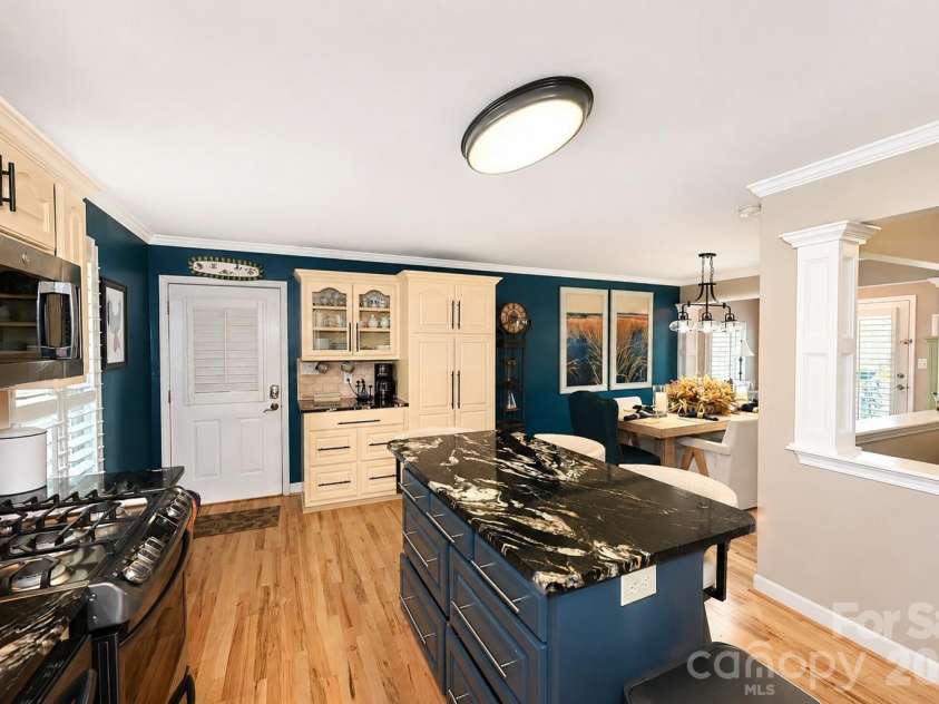 3768 Glenn Oaks Drive, Maiden, NC 28650.  MLS# CAR4403490, YatesRealty ID 38110. 