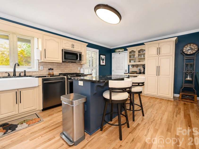 3768 Glenn Oaks Drive, Maiden, NC 28650.  MLS# CAR4403490, YatesRealty ID 38110. 