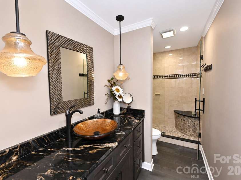 3768 Glenn Oaks Drive, Maiden, NC 28650.  MLS# CAR4403490, YatesRealty ID 38110. 