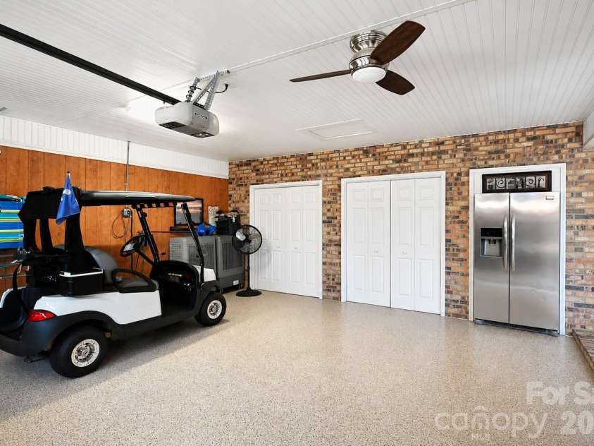 3768 Glenn Oaks Drive, Maiden, NC 28650.  MLS# CAR4403490, YatesRealty ID 38110. 