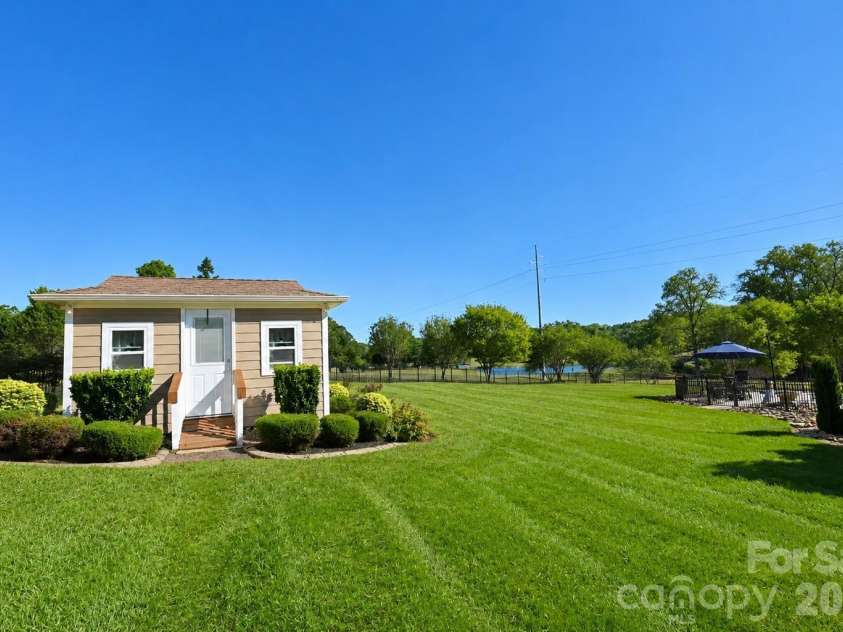 3768 Glenn Oaks Drive, Maiden, NC 28650.  MLS# CAR4403490, YatesRealty ID 38110. 