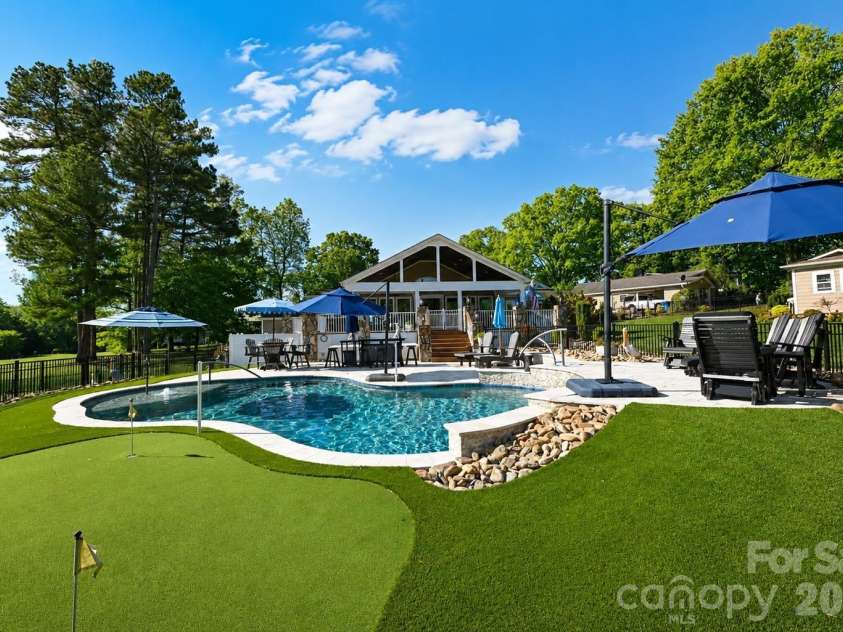 3768 Glenn Oaks Drive, Maiden, NC 28650.  MLS# CAR4403490, YatesRealty ID 38110. 
