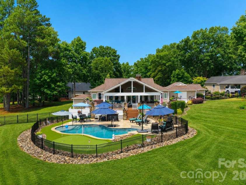 3768 Glenn Oaks Drive, Maiden, NC 28650.  MLS# CAR4403490, YatesRealty ID 38110. 