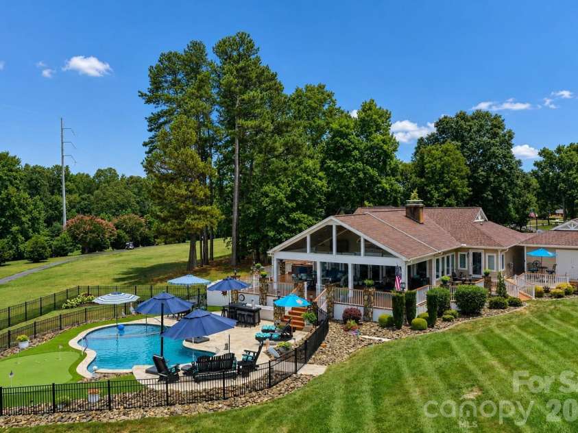 3768 Glenn Oaks Drive, Maiden, NC 28650.  MLS# CAR4403490, YatesRealty ID 38110. 