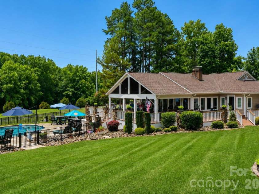 3768 Glenn Oaks Drive, Maiden, NC 28650.  MLS# CAR4403490, YatesRealty ID 38110. 