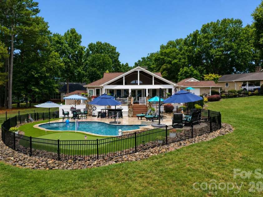 3768 Glenn Oaks Drive, Maiden, NC 28650.  MLS# CAR4403490, YatesRealty ID 38110. 