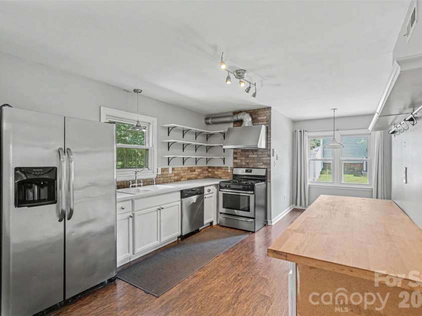 320 Sunnywood Lane, Charlotte, NC 28270.  MLS# CAR4400900, YatesRealty ID 38111. 