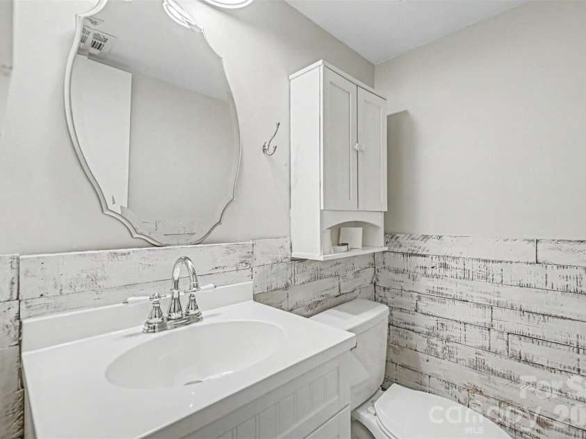 320 Sunnywood Lane, Charlotte, NC 28270.  MLS# CAR4400900, YatesRealty ID 38111. 