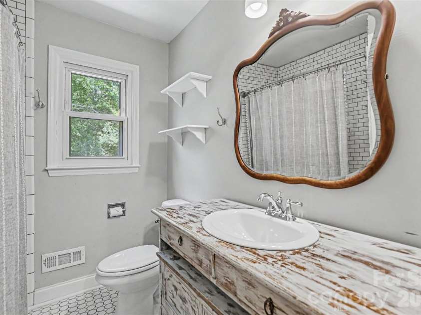 320 Sunnywood Lane, Charlotte, NC 28270.  MLS# CAR4400900, YatesRealty ID 38111. 