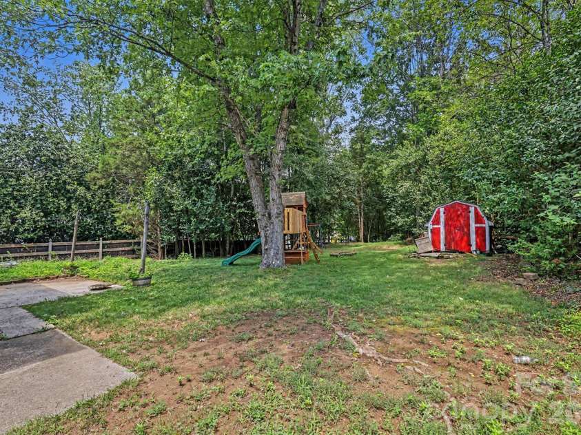 320 Sunnywood Lane, Charlotte, NC 28270.  MLS# CAR4400900, YatesRealty ID 38111. 