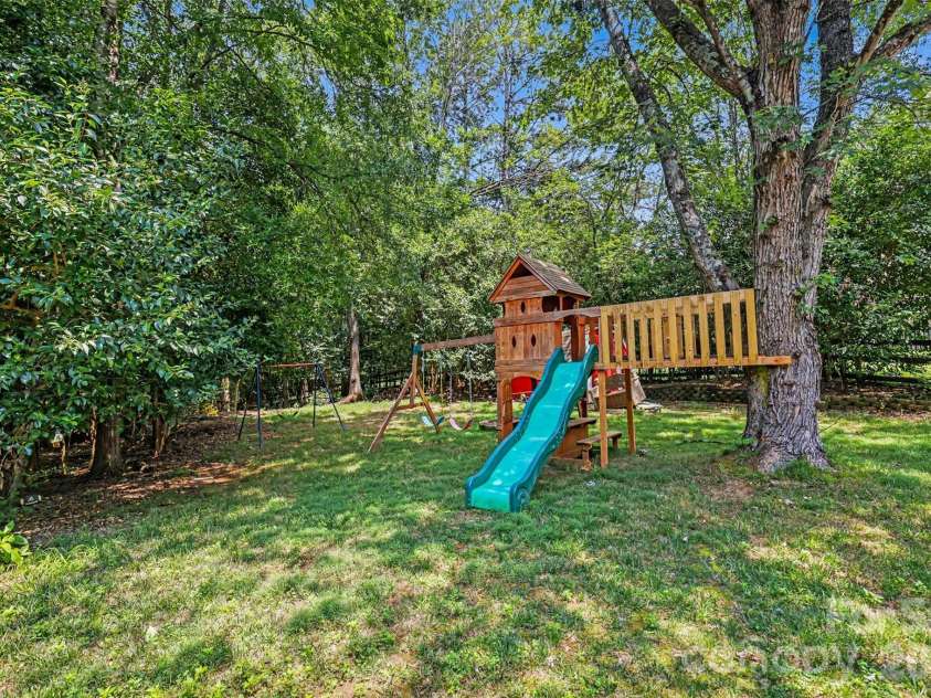 320 Sunnywood Lane, Charlotte, NC 28270.  MLS# CAR4400900, YatesRealty ID 38111. 