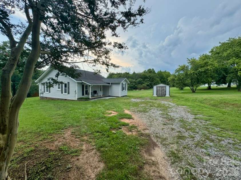 725 & 727 Ed Hamrick Road, Shelby, NC 28150.  MLS# CAR4400691, YatesRealty ID 38112. 
