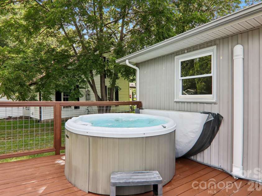 363 Killian Street, Waynesville, NC 28786.  MLS# CAR4400231, YatesRealty ID 38113. 