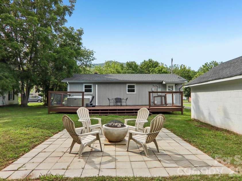 363 Killian Street, Waynesville, NC 28786.  MLS# CAR4400231, YatesRealty ID 38113. 
