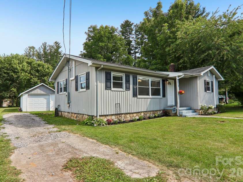 363 Killian Street, Waynesville, NC 28786.  MLS# CAR4400231, YatesRealty ID 38113. 