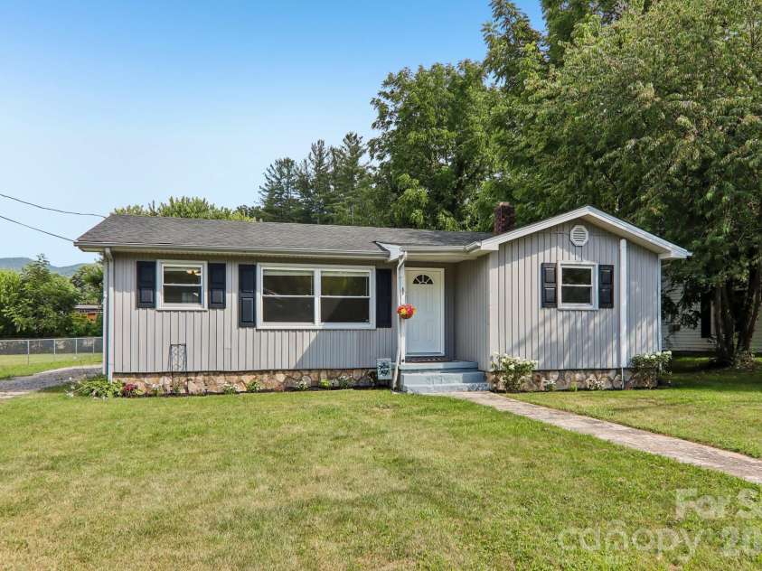 363 Killian Street, Waynesville, NC 28786.  MLS# CAR4400231, YatesRealty ID 38113. 