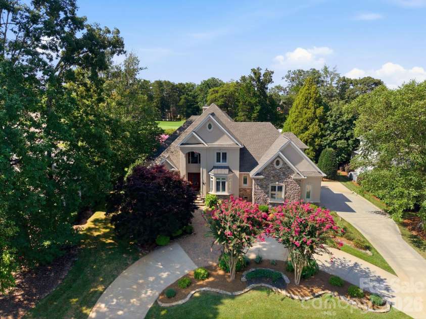 18416 Peninsula Club Drive, Cornelius, NC 28031.  MLS# CAR4404341, YatesRealty ID 38114. 