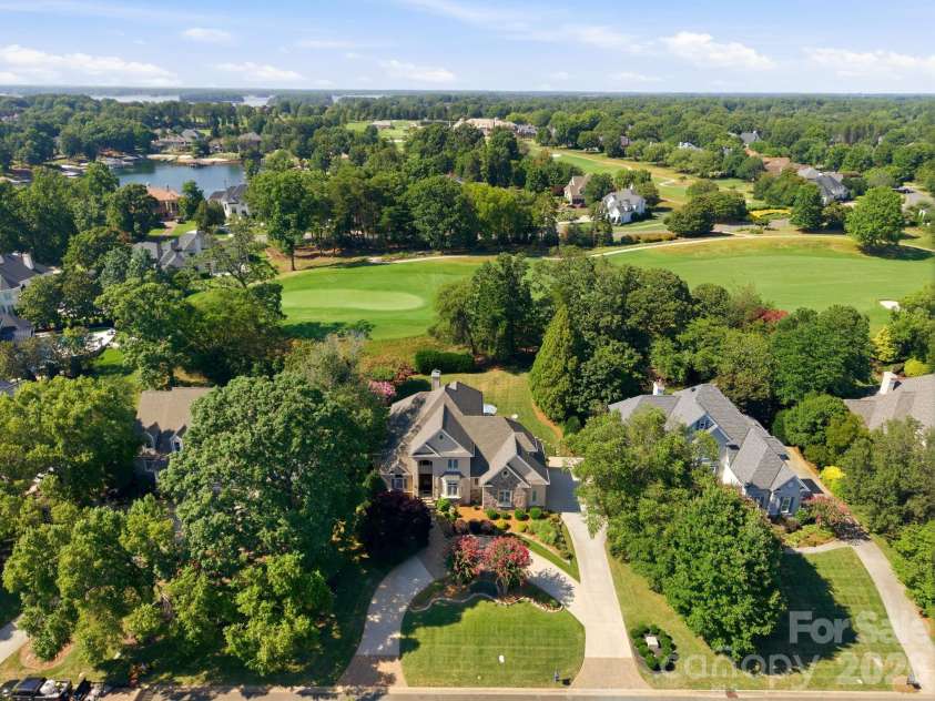 18416 Peninsula Club Drive, Cornelius, NC 28031.  MLS# CAR4404341, YatesRealty ID 38114. 