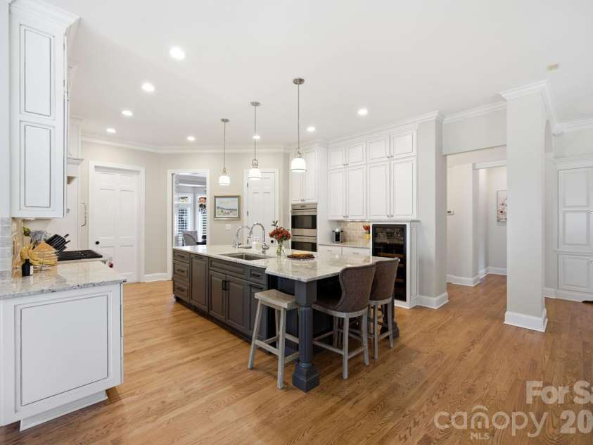 18416 Peninsula Club Drive, Cornelius, NC 28031.  MLS# CAR4404341, YatesRealty ID 38114. 