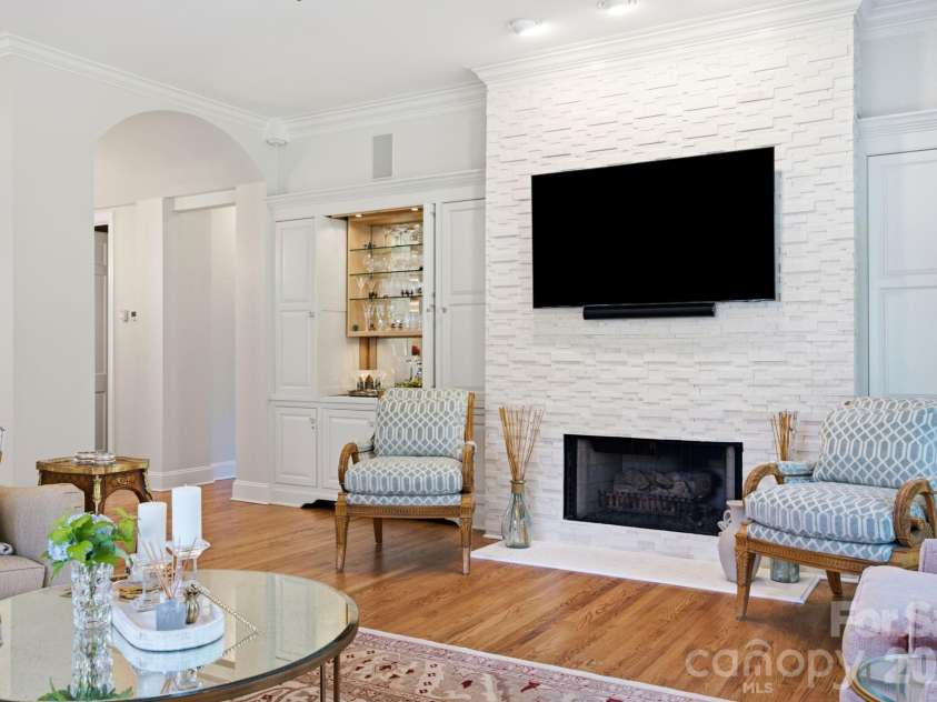 18416 Peninsula Club Drive, Cornelius, NC 28031.  MLS# CAR4404341, YatesRealty ID 38114. 