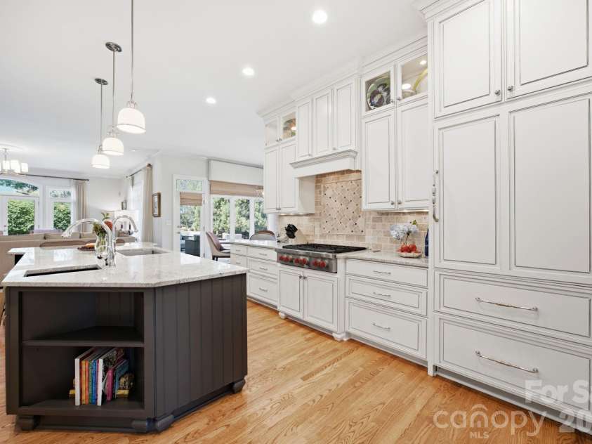 18416 Peninsula Club Drive, Cornelius, NC 28031.  MLS# CAR4404341, YatesRealty ID 38114. 