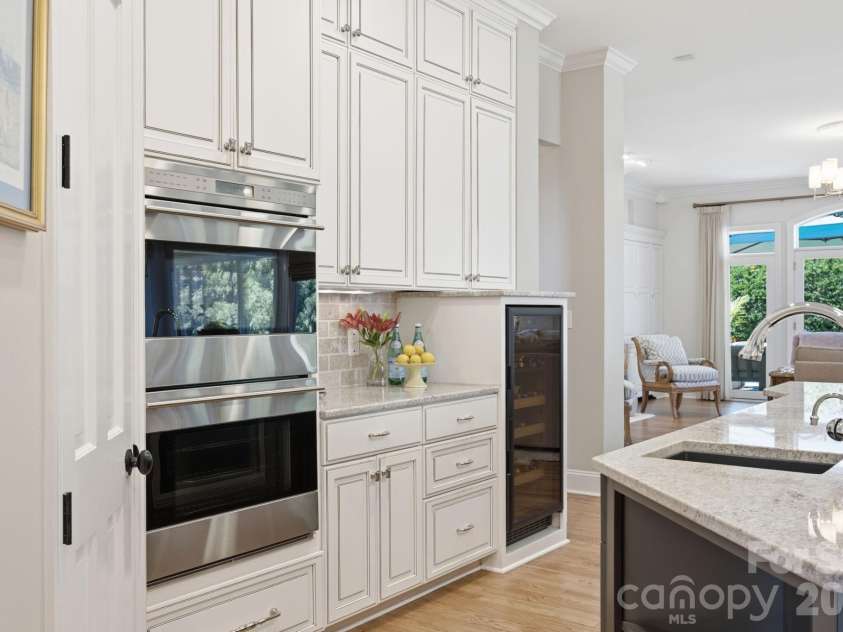 18416 Peninsula Club Drive, Cornelius, NC 28031.  MLS# CAR4404341, YatesRealty ID 38114. 