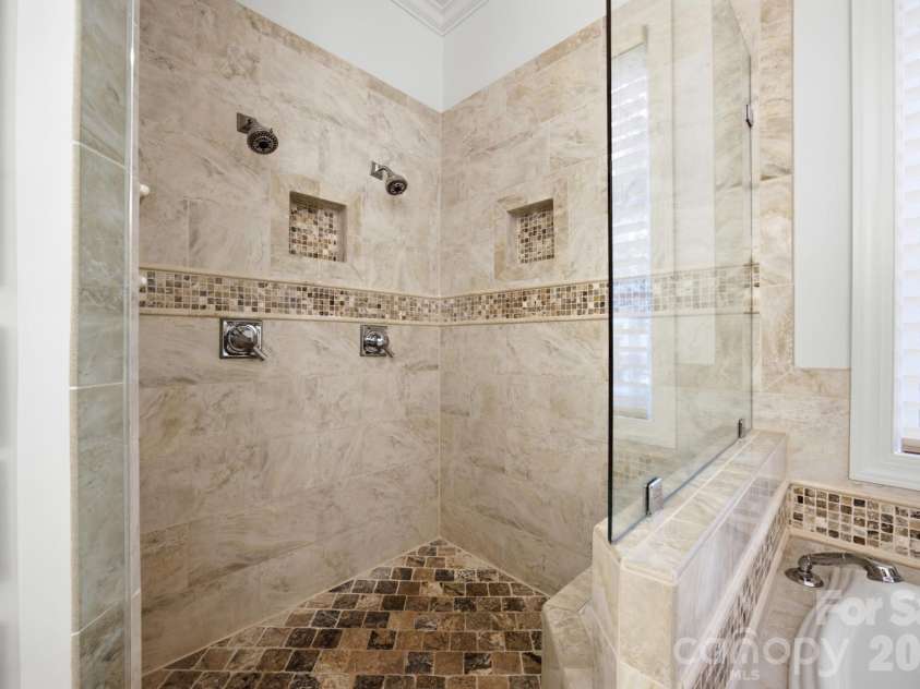 18416 Peninsula Club Drive, Cornelius, NC 28031.  MLS# CAR4404341, YatesRealty ID 38114. 