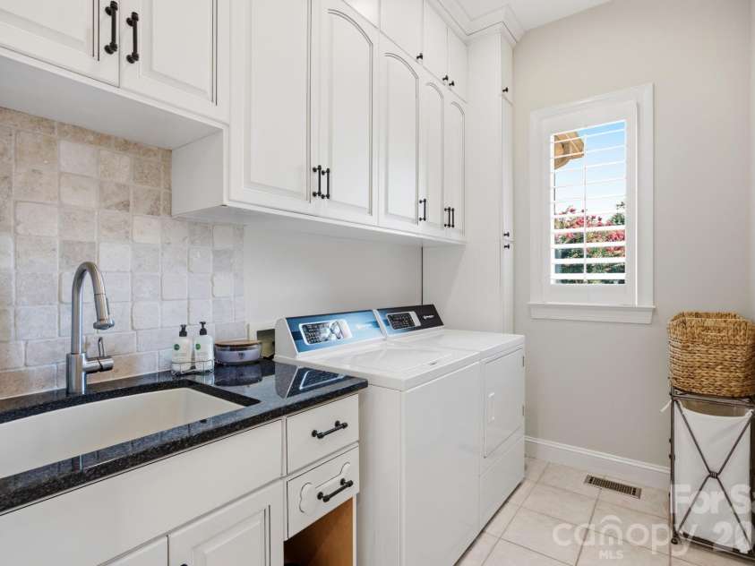 18416 Peninsula Club Drive, Cornelius, NC 28031.  MLS# CAR4404341, YatesRealty ID 38114. 