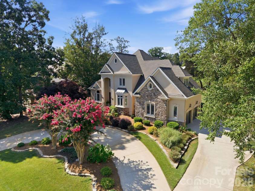 18416 Peninsula Club Drive, Cornelius, NC 28031.  MLS# CAR4404341, YatesRealty ID 38114. 