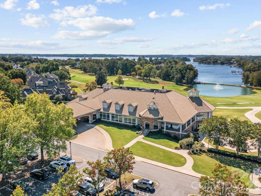 18416 Peninsula Club Drive, Cornelius, NC 28031.  MLS# CAR4404341, YatesRealty ID 38114. 