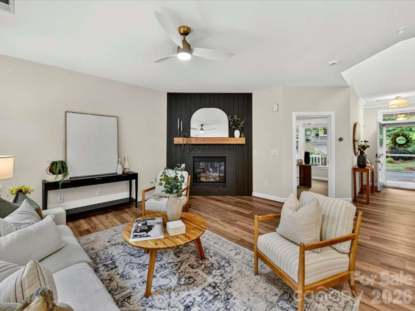 8707 Lake Pines Drive, Cornelius, NC 28031.  MLS# CAR4402781, YatesRealty ID 38115. Bright and inviting Great Room features a contemporary fireplace, expansive windows overlooking the backyard, and an open layout designed for comfortable living and effortless entertaining.