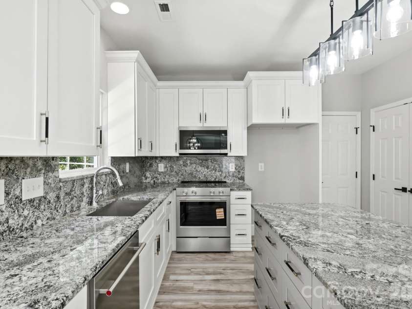 1412 Autumn Ridge Lane, Fort Mill, SC 29708.  MLS# CAR4403626, YatesRealty ID 38116. 