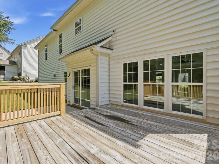 1412 Autumn Ridge Lane, Fort Mill, SC 29708.  MLS# CAR4403626, YatesRealty ID 38116. 