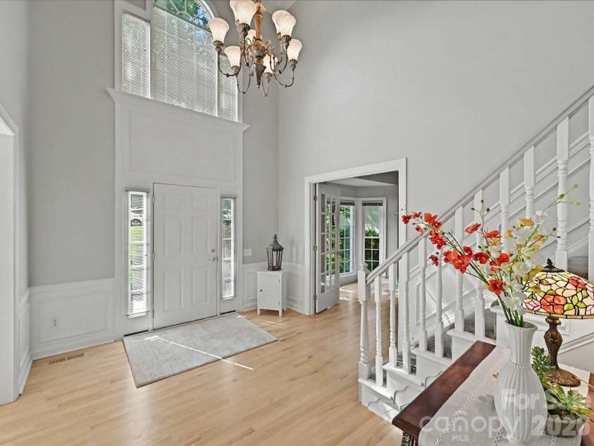 5710 Kinglet Lane, Charlotte, NC 28269.  MLS# CAR4398828, YatesRealty ID 38117. 