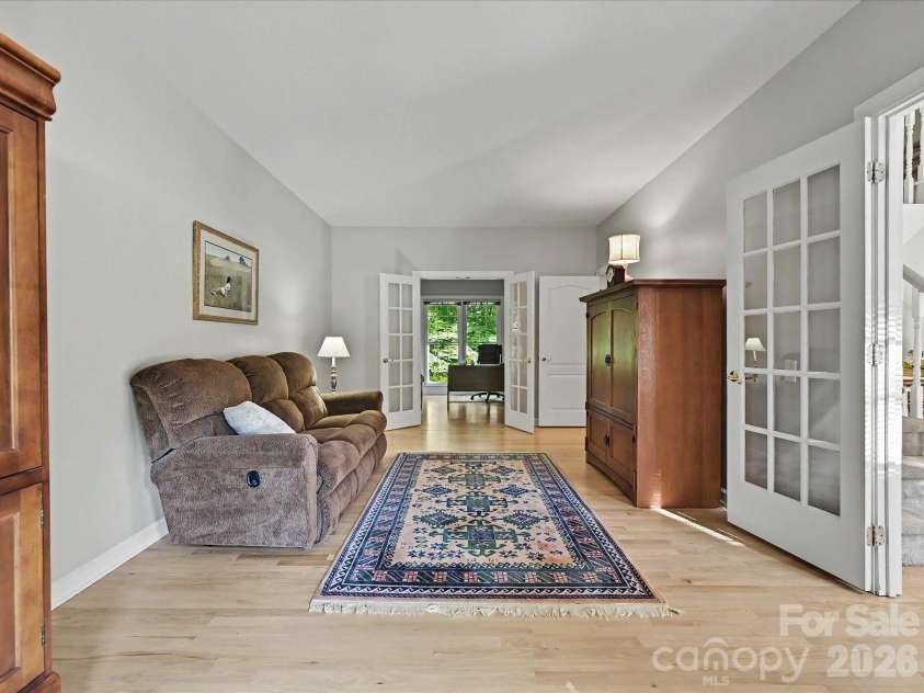 5710 Kinglet Lane, Charlotte, NC 28269.  MLS# CAR4398828, YatesRealty ID 38117. 