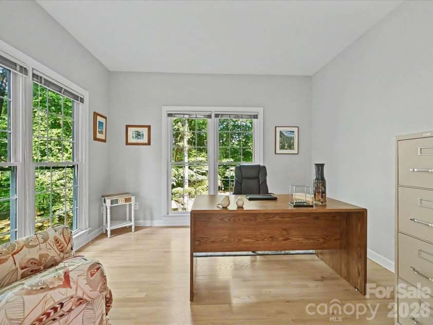 5710 Kinglet Lane, Charlotte, NC 28269.  MLS# CAR4398828, YatesRealty ID 38117. 