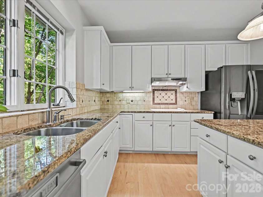 5710 Kinglet Lane, Charlotte, NC 28269.  MLS# CAR4398828, YatesRealty ID 38117. 
