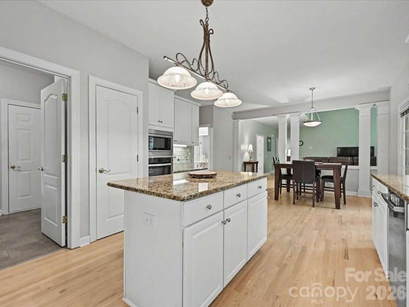 5710 Kinglet Lane, Charlotte, NC 28269.  MLS# CAR4398828, YatesRealty ID 38117. 